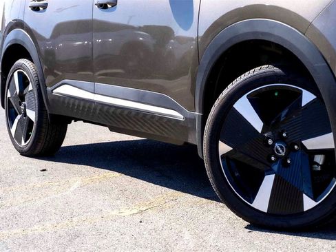 New 2025 Nissan Kicks SR w/ Illumination Package image 2