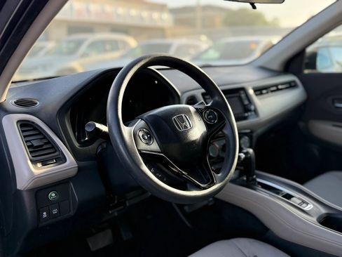 Used 2019 Honda HR-V LX image 25