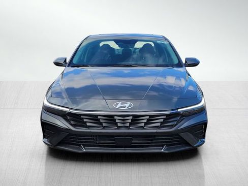 New 2025 Hyundai Elantra Limited FWD image 11
