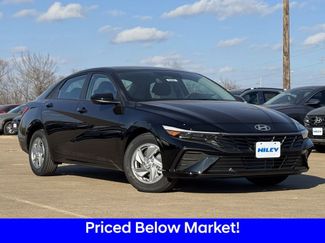 New 2026 Hyundai Elantra SE video 2