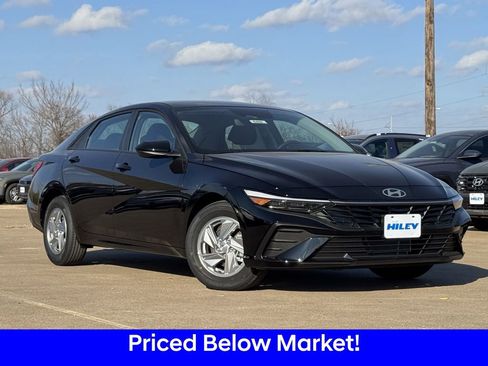 New 2026 Hyundai Elantra SE image 2