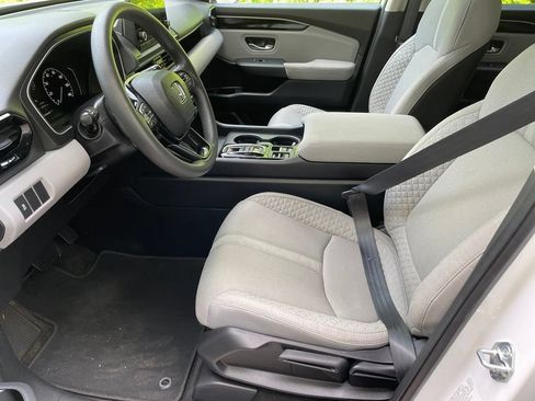 Certified 2023 Honda Pilot LX image 13