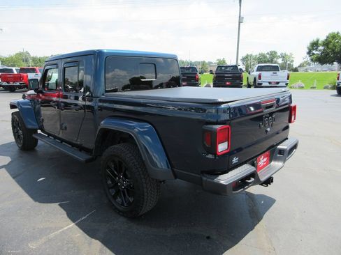 Used 2025 Jeep Gladiator Sport AWD/4WD image 10