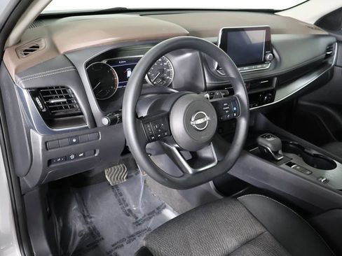 Used 2024 Nissan Rogue SV FWD image 24