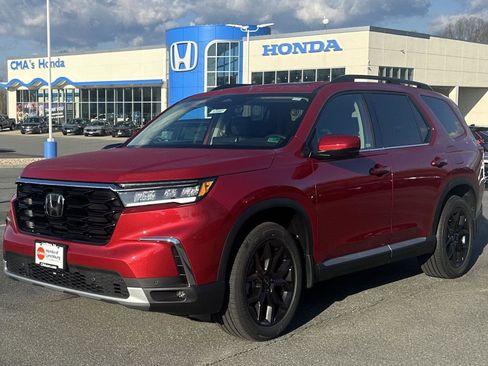 New 2025 Honda Pilot Touring image 1