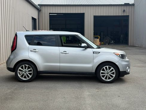 Used 2017 Kia Soul + FWD image 11