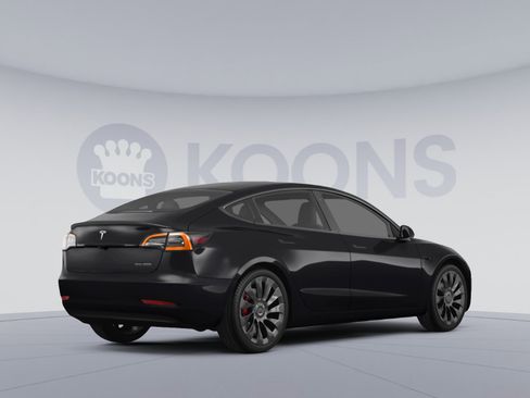 Used 2023 Tesla Model 3 Standard Range image 4