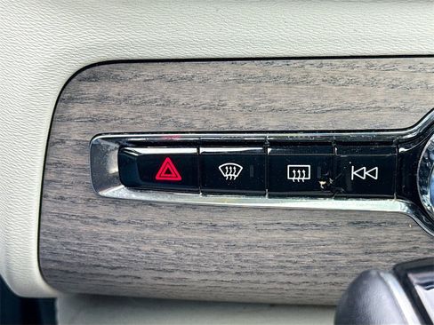 Used 2021 Volvo XC90 T6 Inscription w/ Protection Package Premier image 22