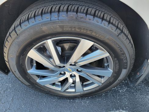 Certified 2024 Chevrolet Equinox Premier FWD image 36