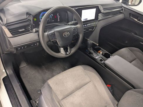 Used 2025 Toyota Camry LE FWD image 12