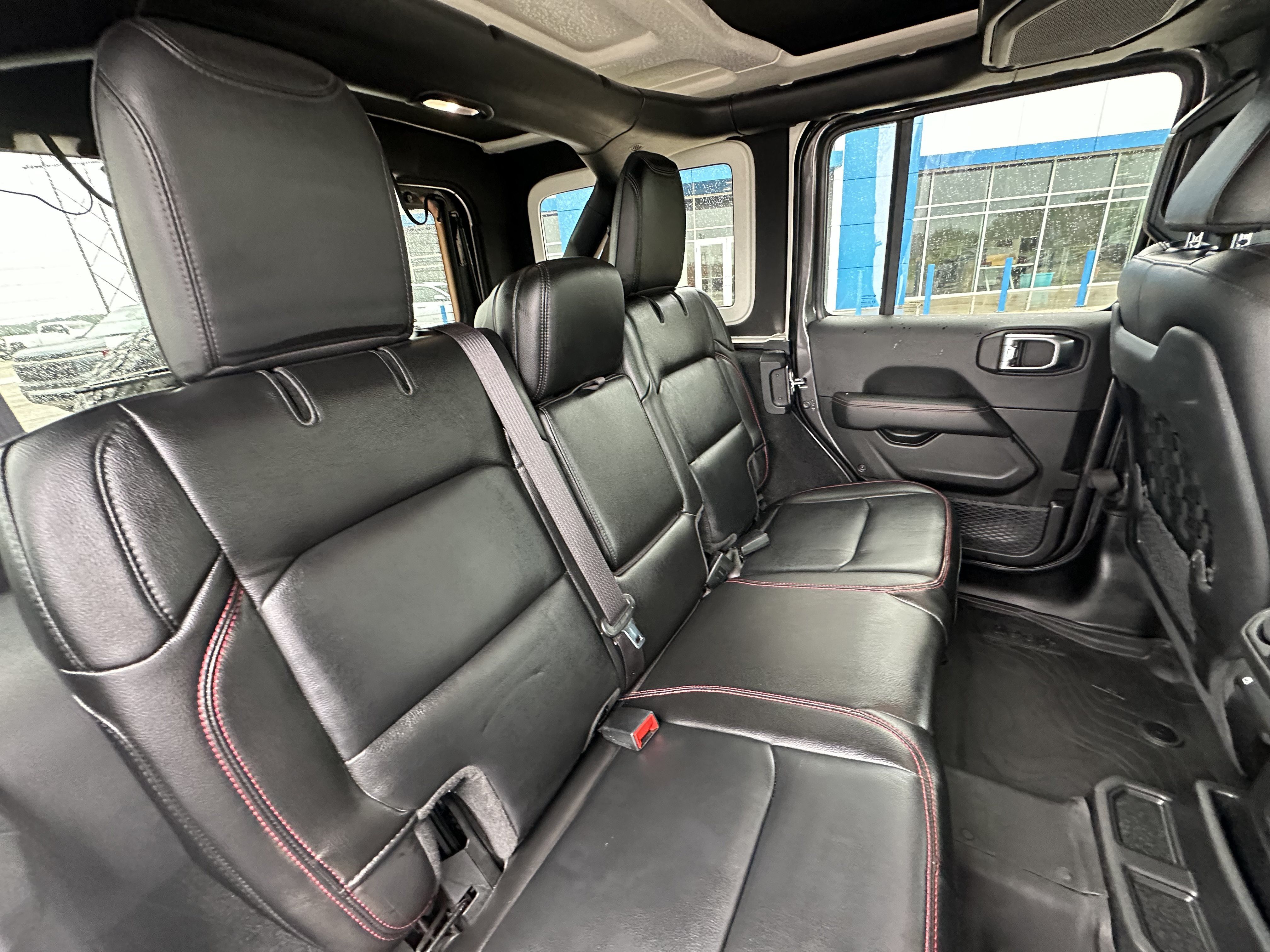 Used 2023 Jeep Wrangler Unlimited Rubicon w/ Cold Weather Group AWD/4WD image 35