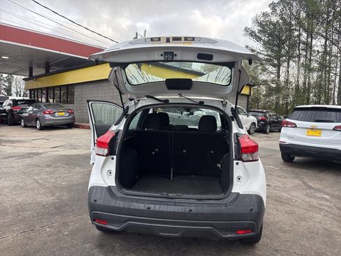 Used 2020 Nissan Kicks S FWD image 12