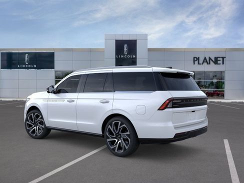 New 2026 Lincoln Navigator Reserve image 4