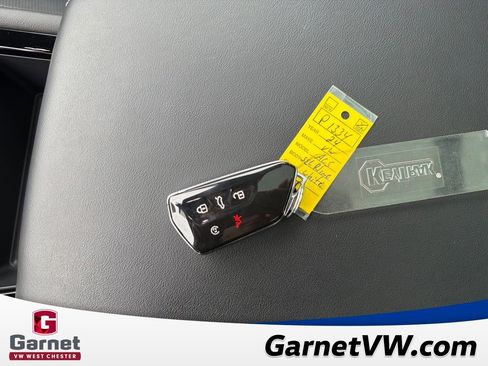 Used 2024 Volkswagen Atlas Cross Sport SEL R-Line image 30