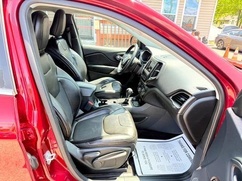 Used 2019 Jeep Cherokee Latitude Plus w/ Comfort/Convenience Group image 46