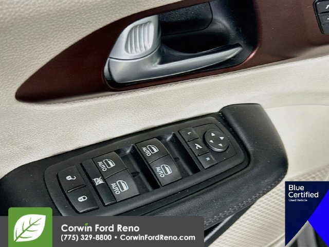 Used 2017 Chrysler Pacifica Limited FWD image 22