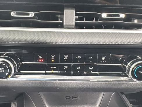 Used 2025 Chevrolet Equinox LT AWD/4WD image 27