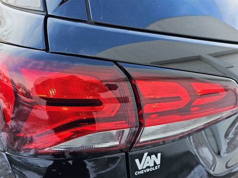 Used 2023 Chevrolet Equinox LT image 34