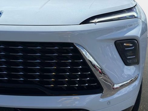 New 2026 Buick Enclave Avenir w/ Super Cruise Package FWD image 9
