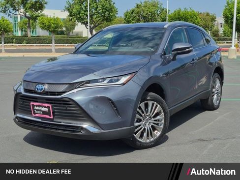 Certified 2022 Toyota Venza XLE AWD/4WD image 1