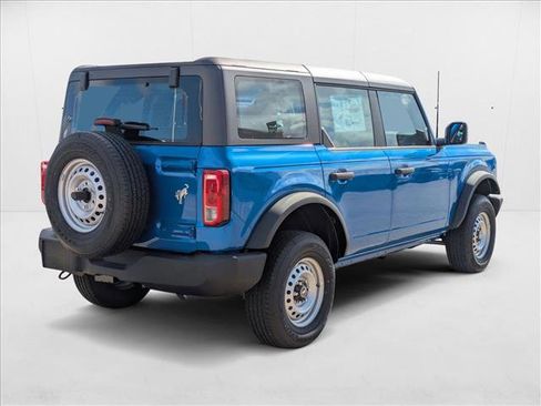 New 2025 Ford Bronco 4-Door image 2
