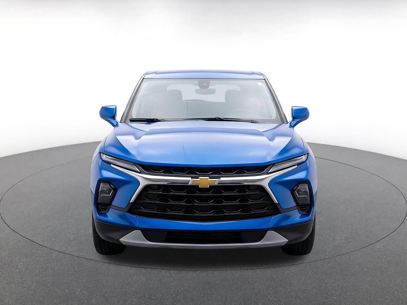 Used 2026 Chevrolet Blazer LT FWD image 2