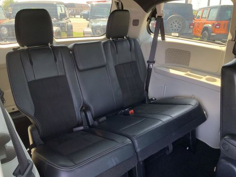 Used 2019 Dodge Grand Caravan SXT FWD image 46