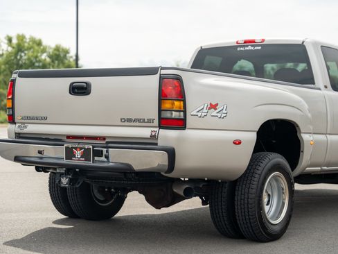 Used 2005 Chevrolet Silverado 3500 LT w/ Heavy-Duty Power Package image 14
