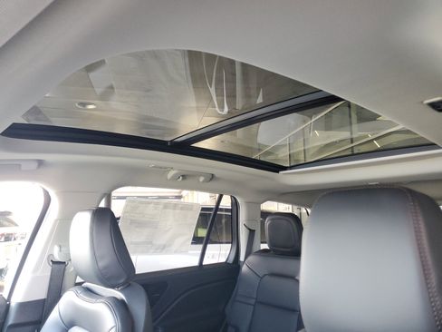 New 2026 Lincoln Aviator AWD image 9