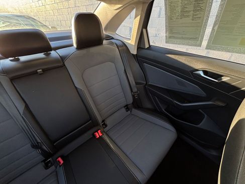 Used 2025 Volkswagen Jetta SE image 37