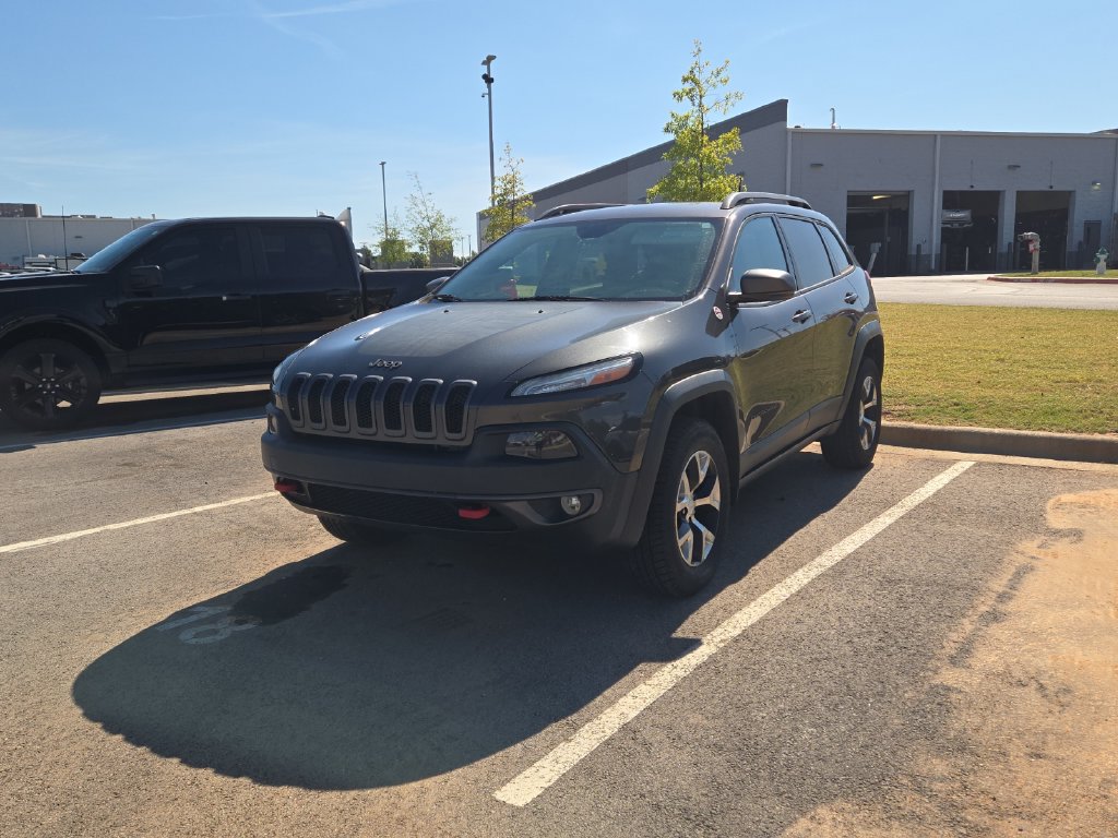 Used 2018 Jeep Cherokee Trailhawk AWD/4WD image 1