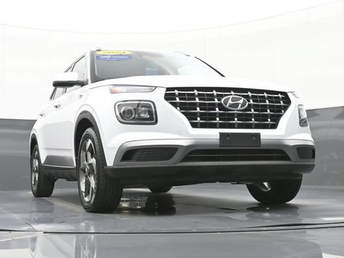 Certified 2024 Hyundai Venue SEL FWD image 44
