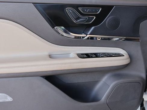 Used 2023 Lincoln Corsair AWD image 10