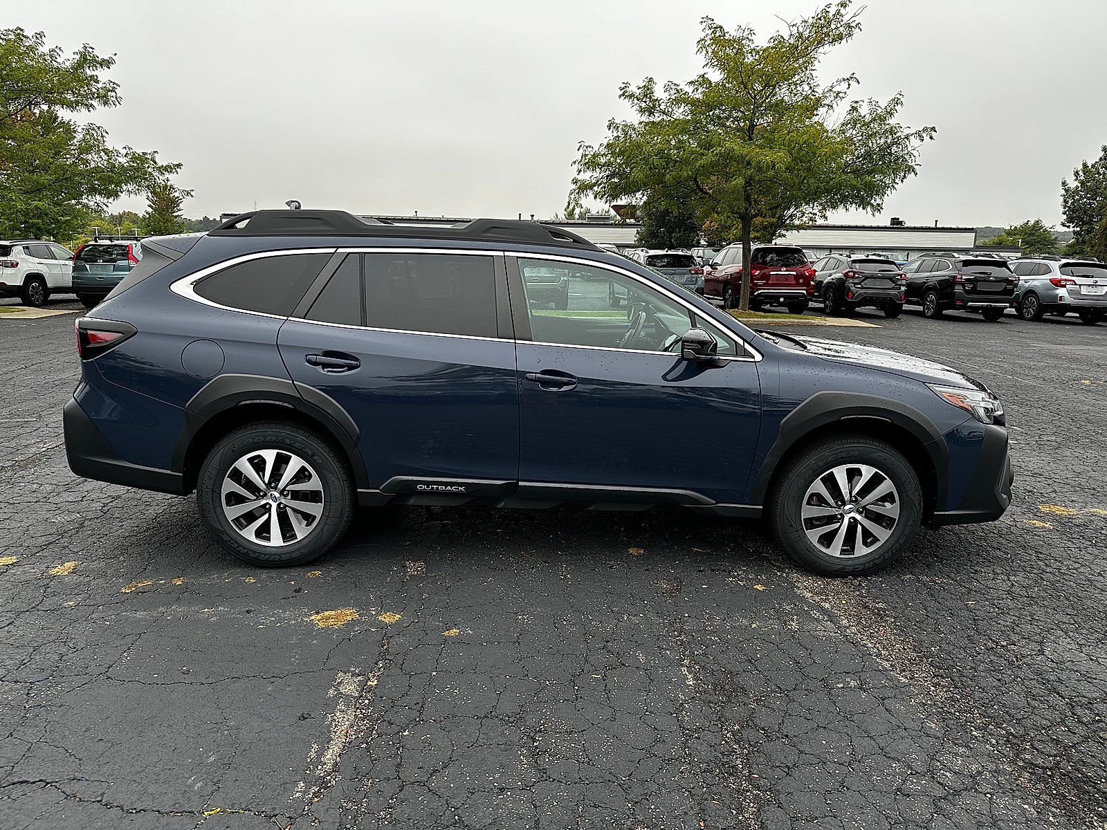 Certified 2023 Subaru Outback Premium w/ Popular Package #1 AWD/4WD image 2