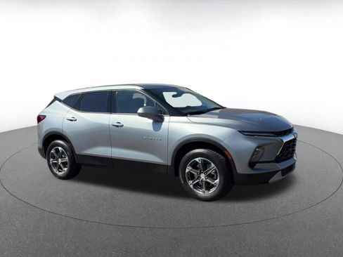 Used 2025 Chevrolet Blazer LT image 2