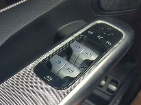 Used 2025 Mercedes-Benz GLC 350e 4MATIC image 11