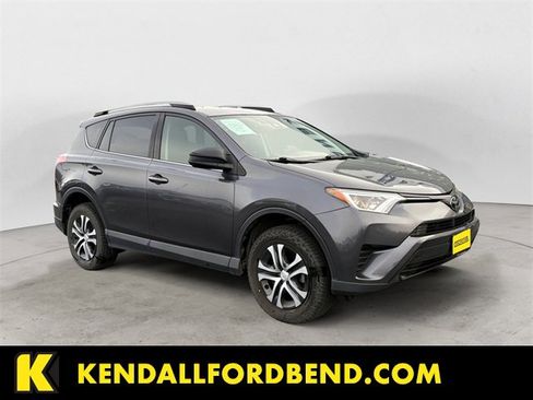Used 2018 Toyota RAV4 LE image 7