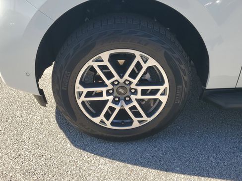 Certified 2025 Ford Expedition Active image 5