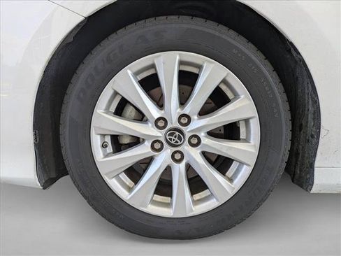Used 2019 Toyota Camry LE FWD image 13