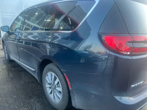 Used 2022 Chrysler Pacifica Limited image 5