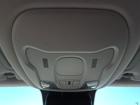 Used 2017 Jeep Renegade Latitude AWD/4WD image 24
