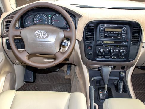 Used 2001 Toyota Land Cruiser image 11