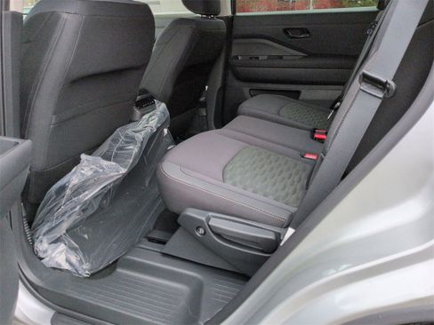 New 2025 Nissan Pathfinder SV image 16