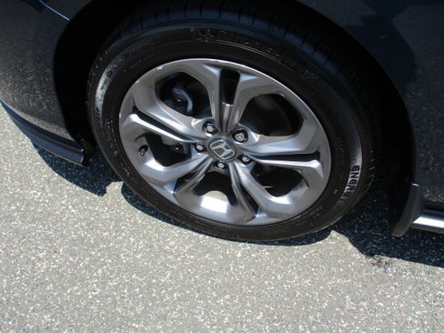 Certified 2023 Honda Accord EX image 9