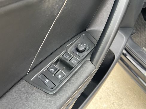 Certified 2023 Volkswagen Tiguan SE w/ Panoramic Sunroof Package image 14