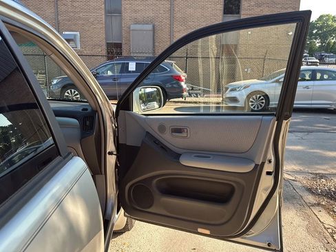 Used 2004 Toyota Highlander 2WD V6 image 26