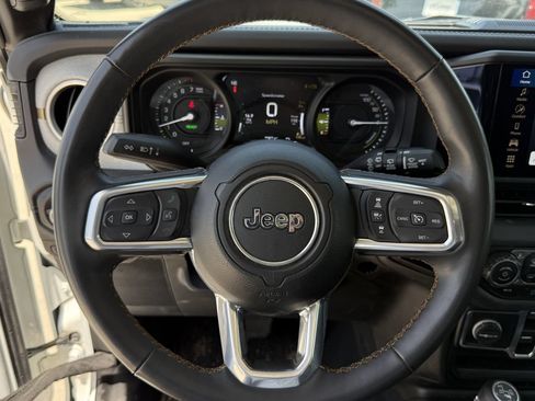 Used 2024 Jeep Wrangler Unlimited Sahara AWD/4WD image 12