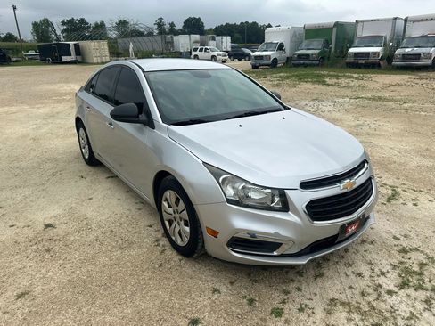 Used 2016 Chevrolet Cruze LS FWD image 4
