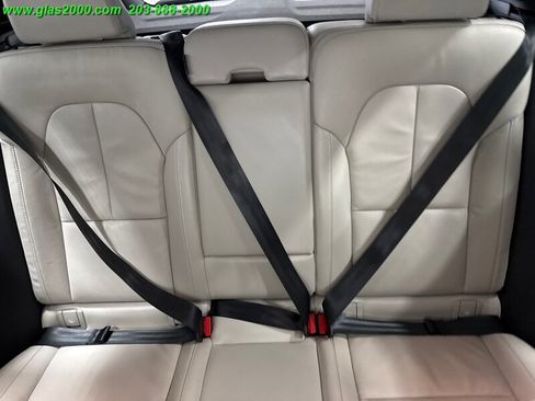 Used 2022 Volvo XC40 T5 Momentum image 24