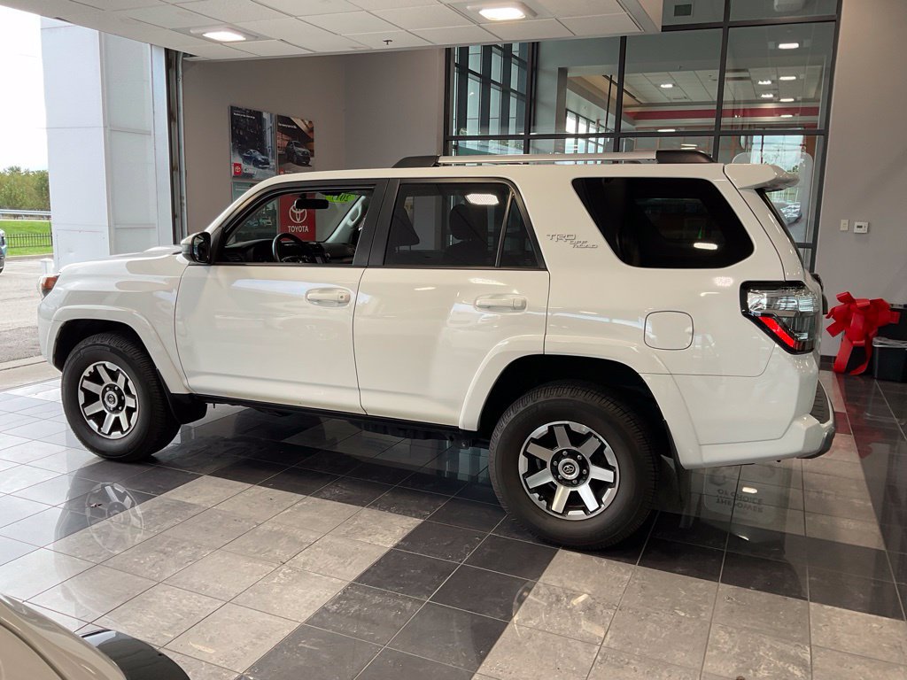 Used 2017 Toyota 4Runner TRD Off-Road w/ Convenience Package AWD/4WD image 4